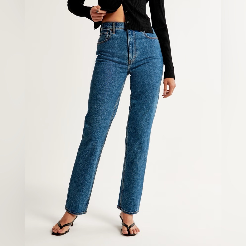 Abercrombie & Fitch Straight-Leg Women's Jeans in Medium Blue